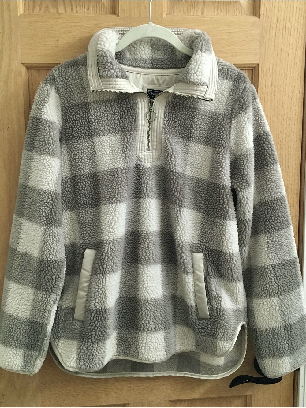 Abercrombie & Fitch Off-white & Gray Sherpa Quarter Zip Pullover Jacket, Small